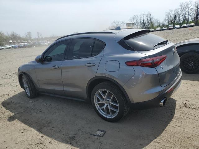 ZASFAKNNXJ7B79087 - 2018 ALFA ROMEO STELVIO TI SPORT GRAY photo 2