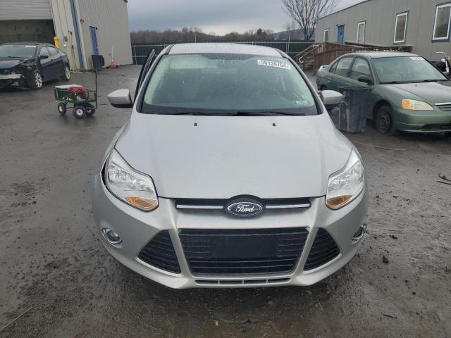 1FAHP3F23CL425794 - 2012 FORD FOCUS SE SILVER photo 5