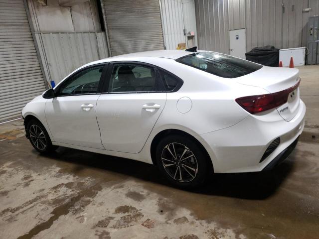 3KPF24AD2RE732891 - 2024 KIA FORTE LX WHITE photo 2