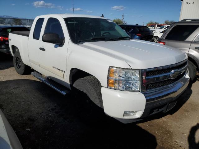 2GCEK19J081244927 - 2008 CHEVROLET SILVERADO K1500 WHITE photo 4