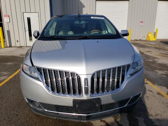 2LMDJ8JK4EBL04029 - 2014 LINCOLN MKX SILVER photo 5