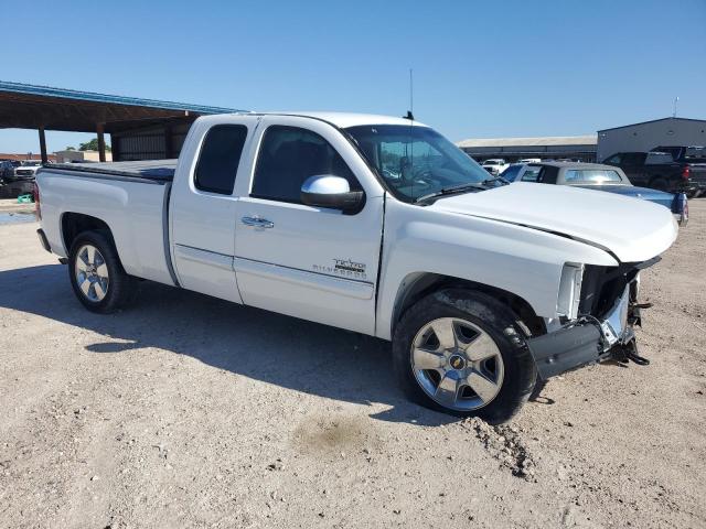 1GCSCSE08AZ104592 - 2010 CHEVROLET SILVERADO C1500 LT WHITE photo 4