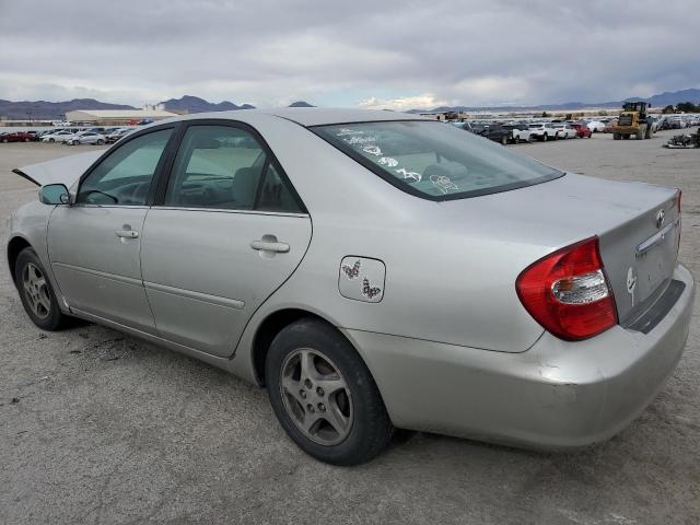 4T1BE32K92U040806 - 2002 TOYOTA CAMRY LE SILVER photo 2