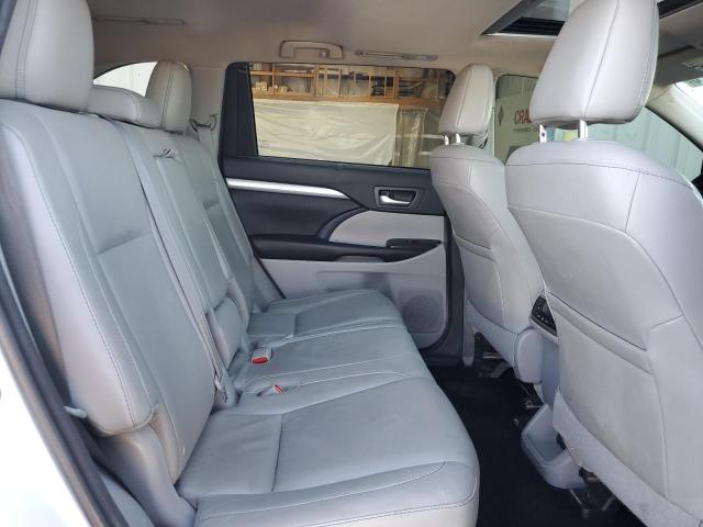 5TDKKRFH7GS176801 - 2016 TOYOTA HIGHLANDER XLE WHITE photo 10