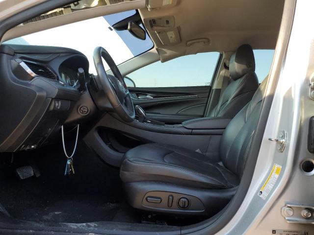 1G4ZP5SSXJU145115 - 2018 BUICK LACROSSE ESSENCE ვერცხლისფერი ფოტო 7