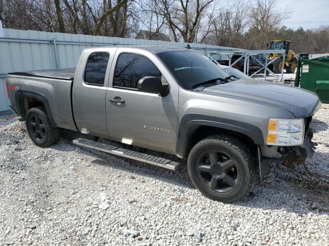 1GCRKSE71DZ104095 - 2013 CHEVROLET SILVERADO K1500 LT GRAY photo 4