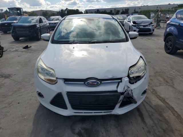 1FAHP3M27CL254714 - 2012 FORD FOCUS SEL WHITE photo 5