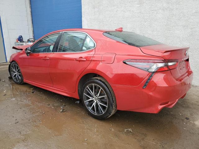4T1G11AK3NU019705 - 2022 TOYOTA CAMRY SE RED photo 2