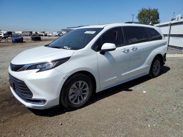 5TDJRKEC7NS086033 - 2022 TOYOTA SIENNA XLE WHITE photo 1