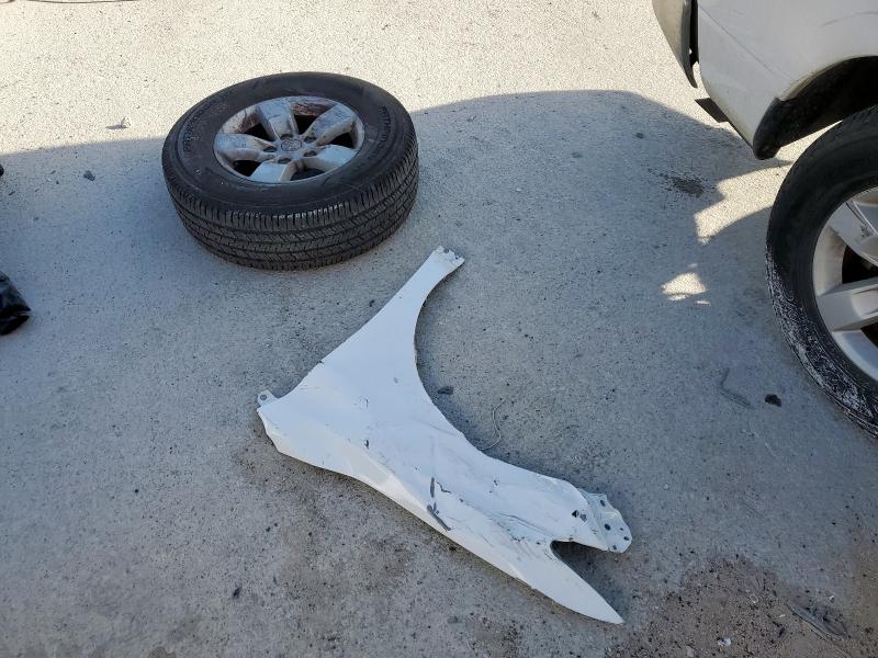 1C6RR6TTXKS612775 - 2019 RAM 1500 CLASS SLT თეთრი ფოტო 12