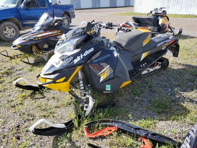 2BPSUPHA7HV000069 - 2017 SKI DOO MXZ BLIZZA YELLOW photo 2