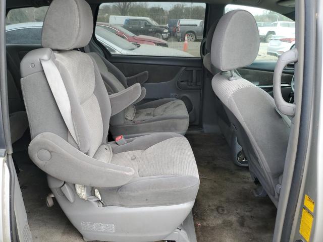 5TDKK4CC3AS311579 - 2010 TOYOTA SIENNA CE SILVER photo 11