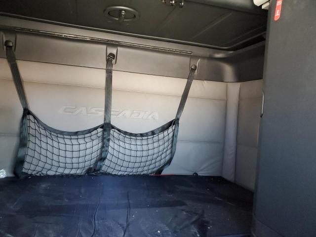 3AKJHHDR3JSJX7417 - 2018 FREIGHTLINER CASCADIA 1 WHITE photo 6