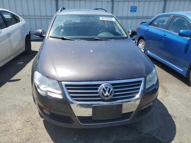 WVWTK93C78E065718 - 2008 VOLKSWAGEN PASSAT WAGON LUX GRAY photo 5