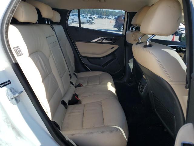 SJKCH5CR0HA034634 - 2017 INFINITI QX30 BASE WHITE photo 10