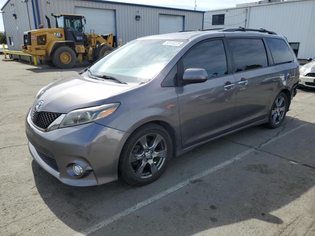 2017 TOYOTA SIENNA SE, null