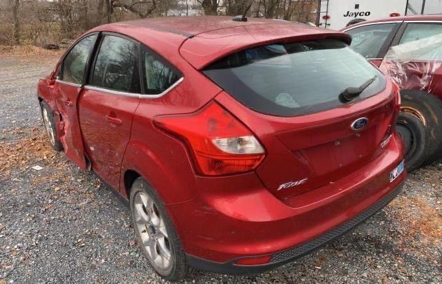 1FAHP3N29CL445355 - 2012 FORD FOCUS TITANIUM RED photo 3