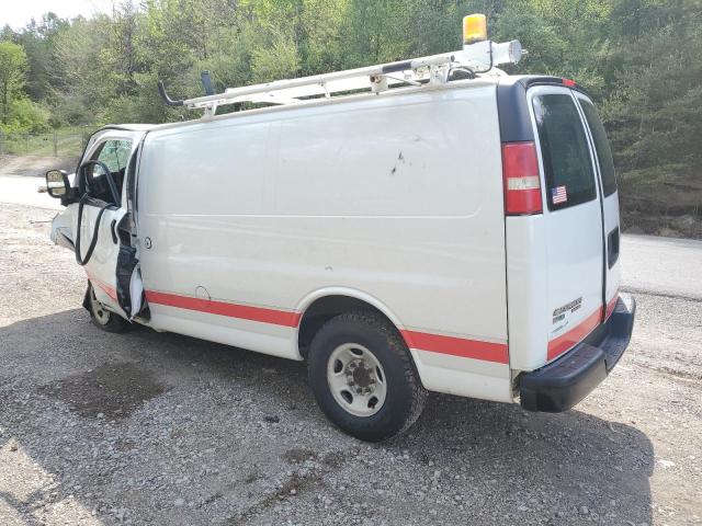 1GCWGFCA3B1182027 - 2011 CHEVROLET EXPRESS G2 WHITE photo 2