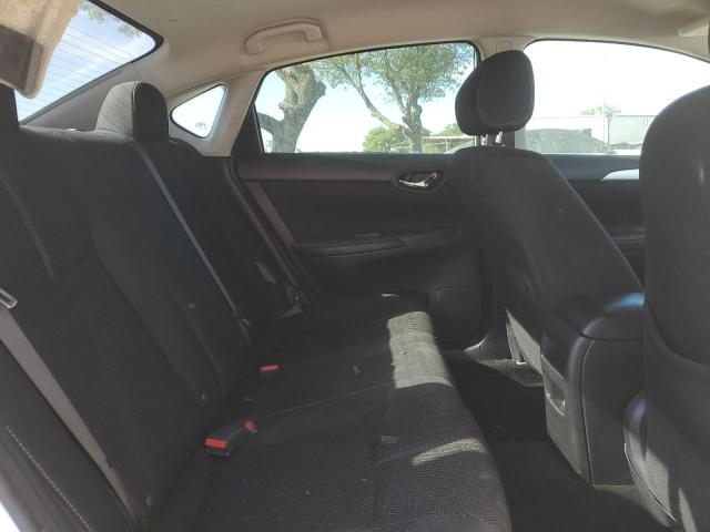 3N1AB7AP1JY307089 - 2018 NISSAN SENTRA S 白色 照片 10