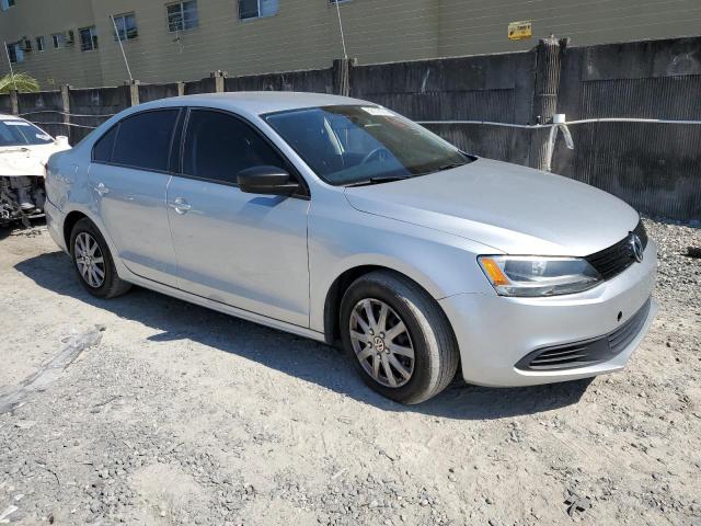 3VW2K7AJ5DM282333 - 2013 VOLKSWAGEN JETTA BASE فضي صورة 4