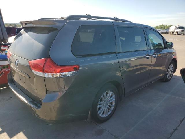 5TDYK3DC5DS325670 - 2013 TOYOTA SIENNA XLE GRAY photo 3