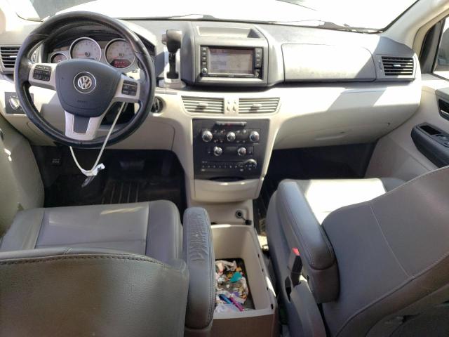 2C4RVABG7CR152022 - 2012 VOLKSWAGEN ROUTAN SE BLACK photo 8