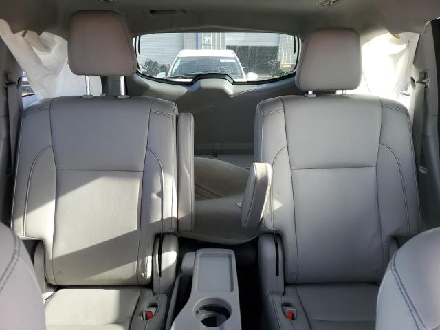 5TDKKRFH1GS155247 - 2016 TOYOTA HIGHLANDER XLE 银色 照片 10