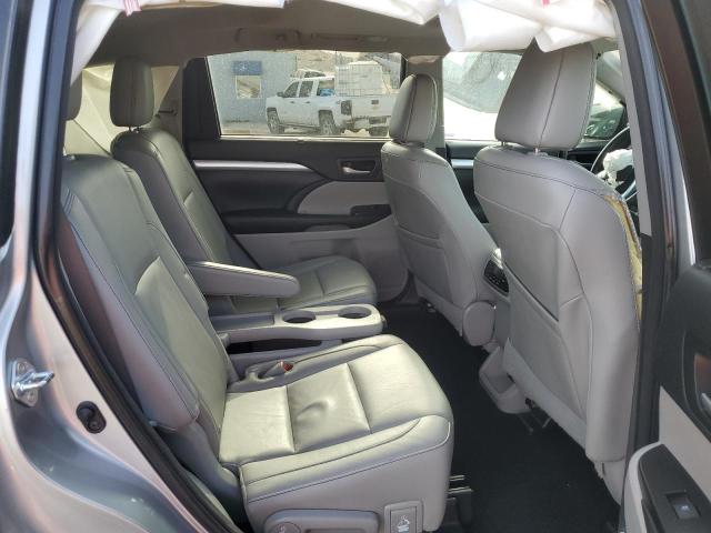 5TDKKRFH1GS155247 - 2016 TOYOTA HIGHLANDER XLE 银色 照片 11