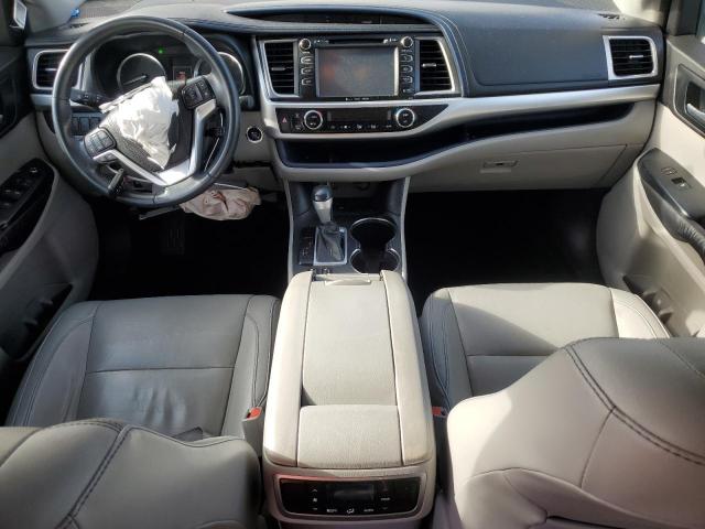 5TDKKRFH1GS155247 - 2016 TOYOTA HIGHLANDER XLE 银色 照片 8