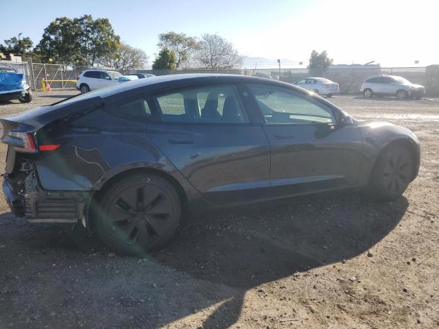 5YJ3E1EA7SF890930 - 2025 TESLA MODEL 3 ნაცრისფერი ფოტო 3
