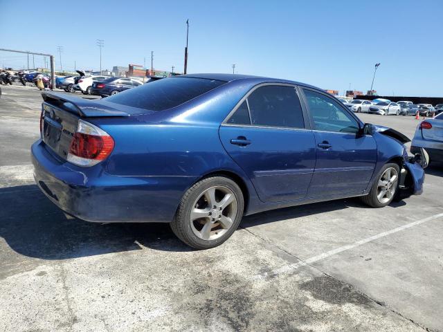 4T1BA32K65U509088 - 2005 TOYOTA CAMRY SE BLUE photo 3