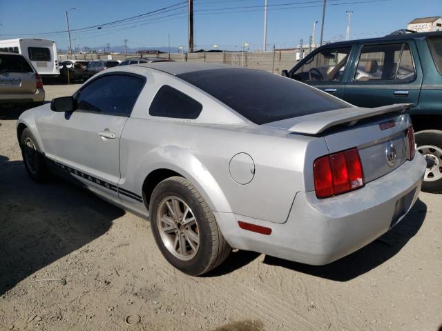 1ZVFT80N955124920 - 2005 FORD MUSTANG SILVER photo 2