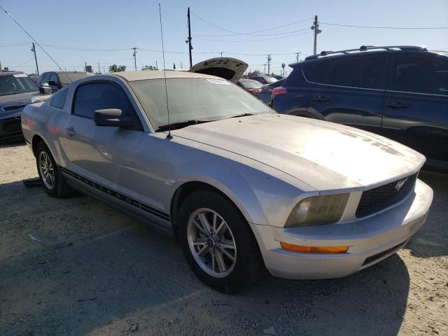 1ZVFT80N955124920 - 2005 FORD MUSTANG SILVER photo 4