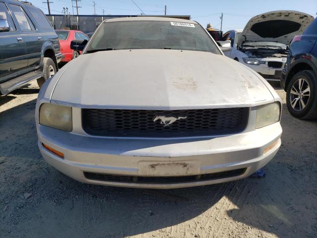 1ZVFT80N955124920 - 2005 FORD MUSTANG SILVER photo 5