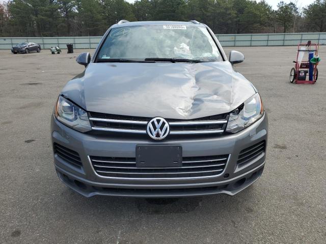 WVGDP9BP4ED014183 - 2014 VOLKSWAGEN TOUAREG TDI GRAY photo 5