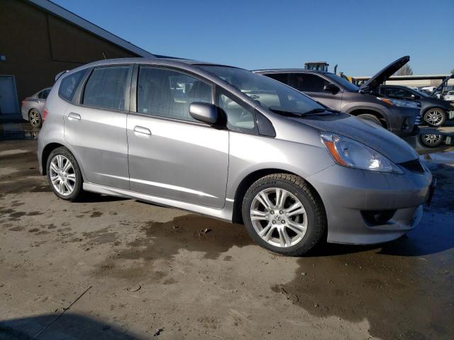 JHMGE88639S027457 - 2009 HONDA FIT SPORT GRAY photo 4