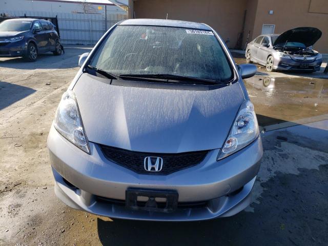 JHMGE88639S027457 - 2009 HONDA FIT SPORT GRAY photo 5