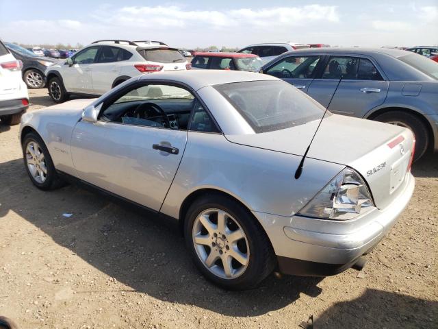 WDBKK47F5WF049509 - 1998 MERCEDES-BENZ SLK 230 KOMPRESSOR SILVER photo 2