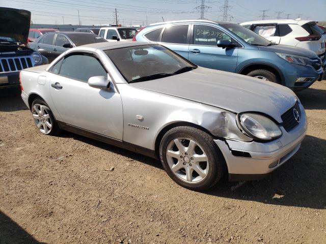 WDBKK47F5WF049509 - 1998 MERCEDES-BENZ SLK 230 KOMPRESSOR SILVER photo 4