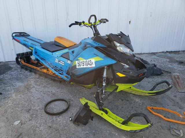 2BPSTDJK7JV000597 - 2018 SKI DOO SUMMIT BLUE photo 1