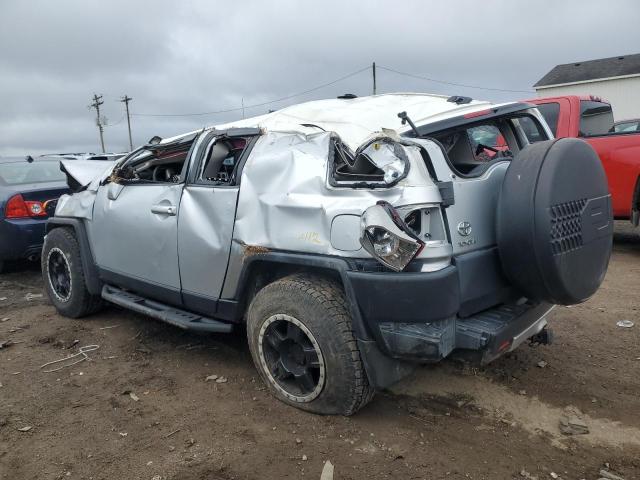 JTEBU11F370052721 - 2007 TOYOTA FJ CRUISER SILVER photo 2