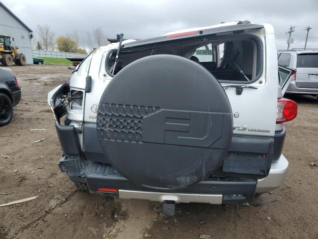 JTEBU11F370052721 - 2007 TOYOTA FJ CRUISER SILVER photo 6