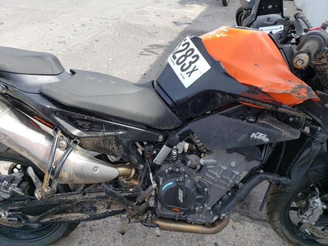 VBKTU9406NM834000 - 2022 KTM 890 DUKE R TWO TONE photo 5