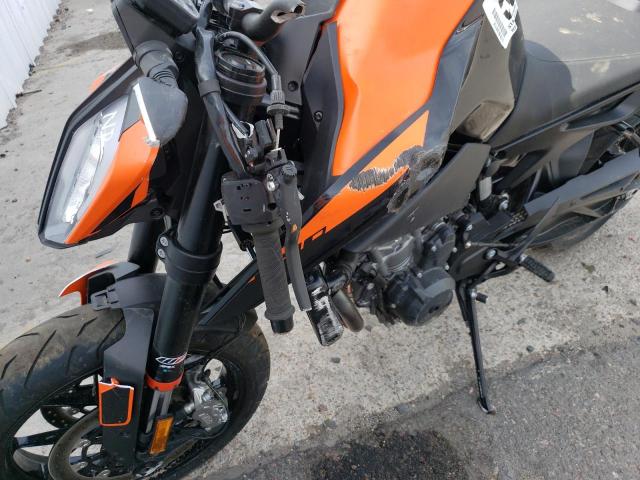 VBKTU9406NM834000 - 2022 KTM 890 DUKE R TWO TONE photo 9