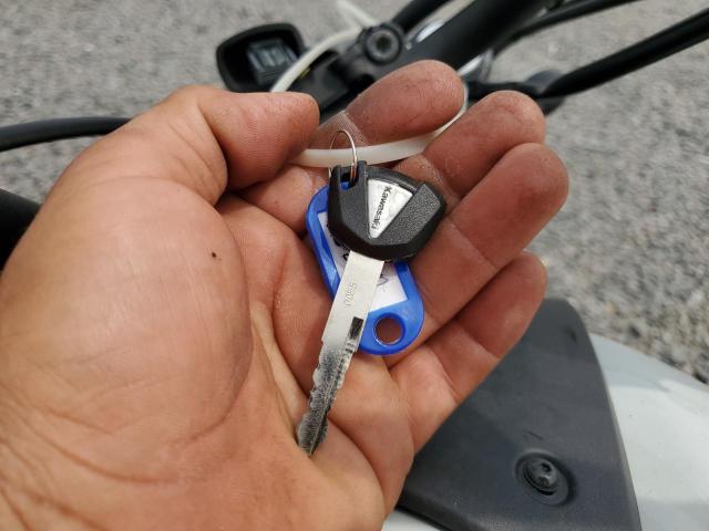 JKAENEC16NDA04740 - 2022 KAWASAKI EN650 C 白色 照片 8