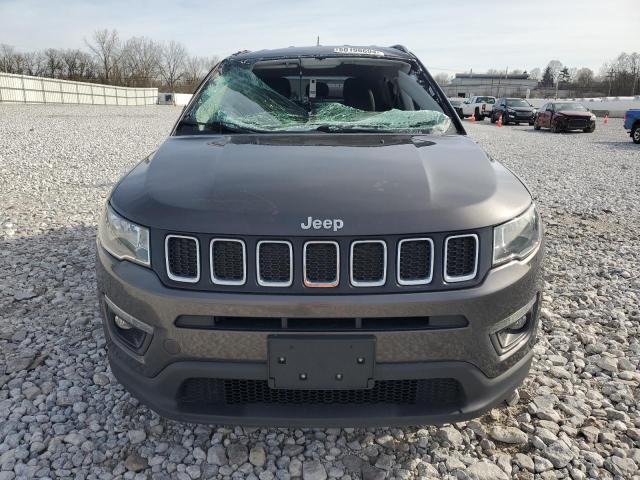 3C4NJDBB7JT423915 - 2018 JEEP COMPASS LATITUDE GRAY photo 5