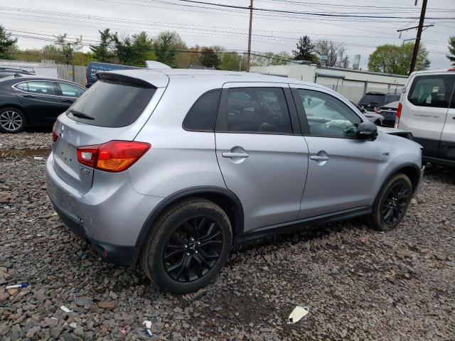 JA4AP3AU2HZ060205 - 2017 MITSUBISHI OUTLANDER ES SILVER photo 3