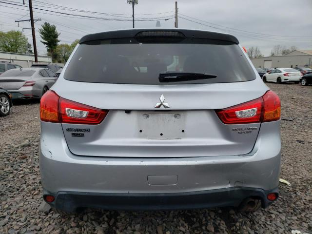 JA4AP3AU2HZ060205 - 2017 MITSUBISHI OUTLANDER ES SILVER photo 6