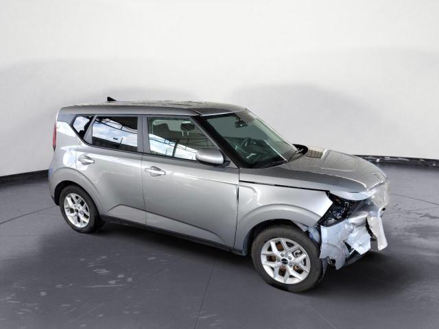 KNDJ23AU6P7851318 - 2023 KIA SOUL LX SILVER photo 4