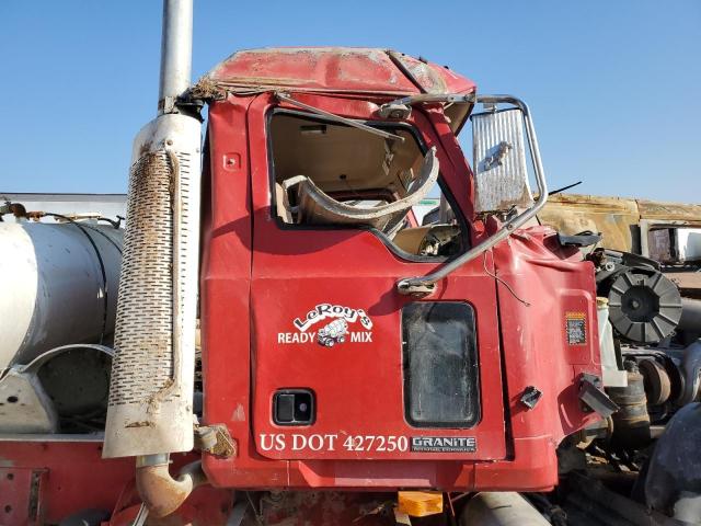 1M2AG02C97M003100 - 2007 MACK 500 CV500 RED photo 5